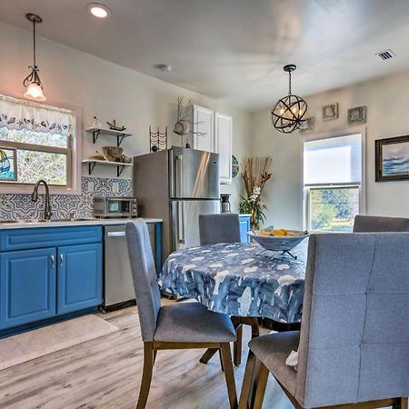 East Bay Vacation Rental With Dock! 纳瓦拉 外观 照片