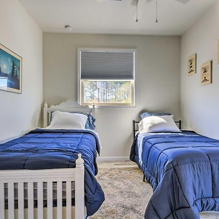 East Bay Vacation Rental With Dock! 纳瓦拉 外观 照片