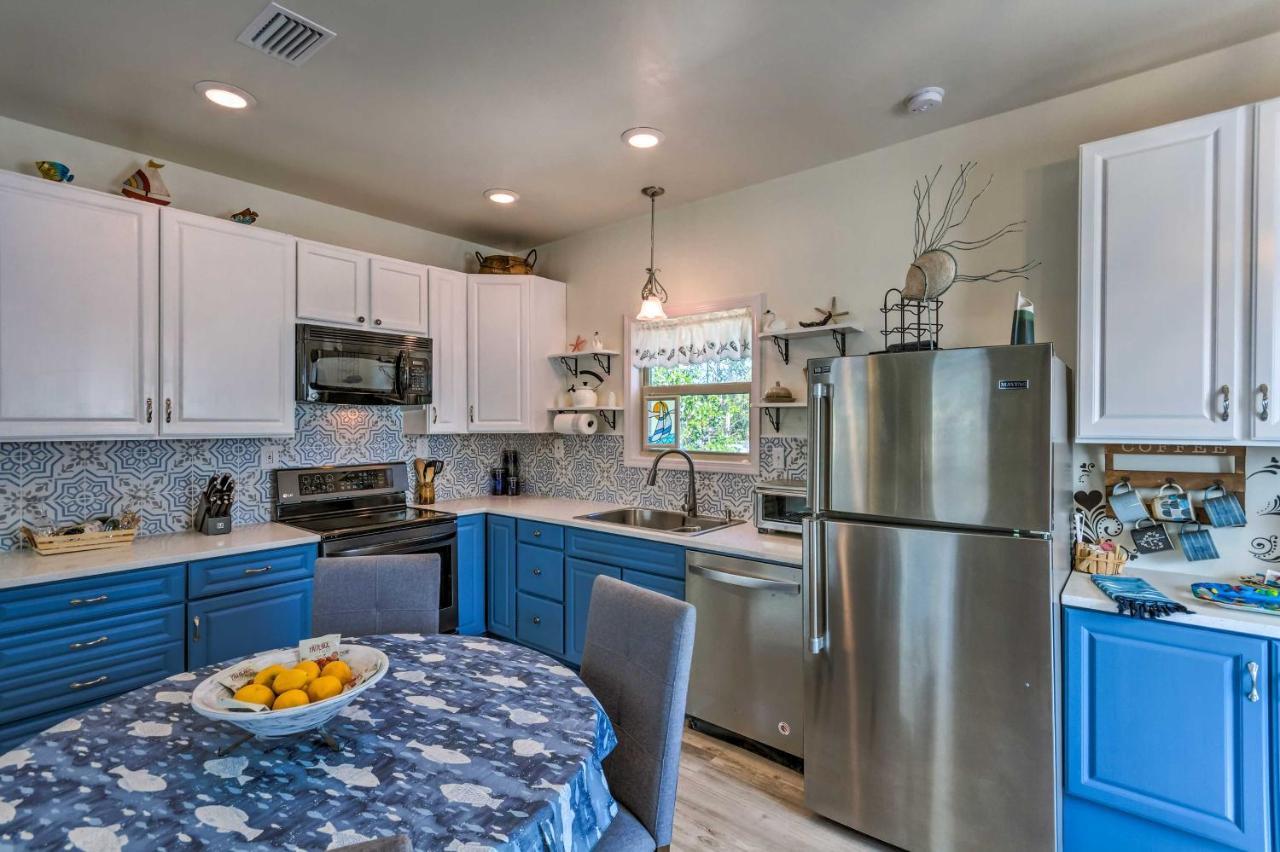 East Bay Vacation Rental With Dock! 纳瓦拉 外观 照片