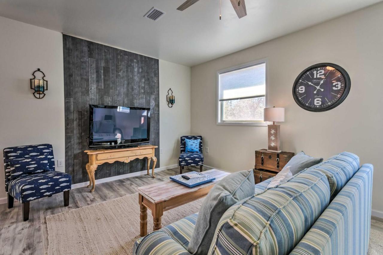 East Bay Vacation Rental With Dock! 纳瓦拉 外观 照片