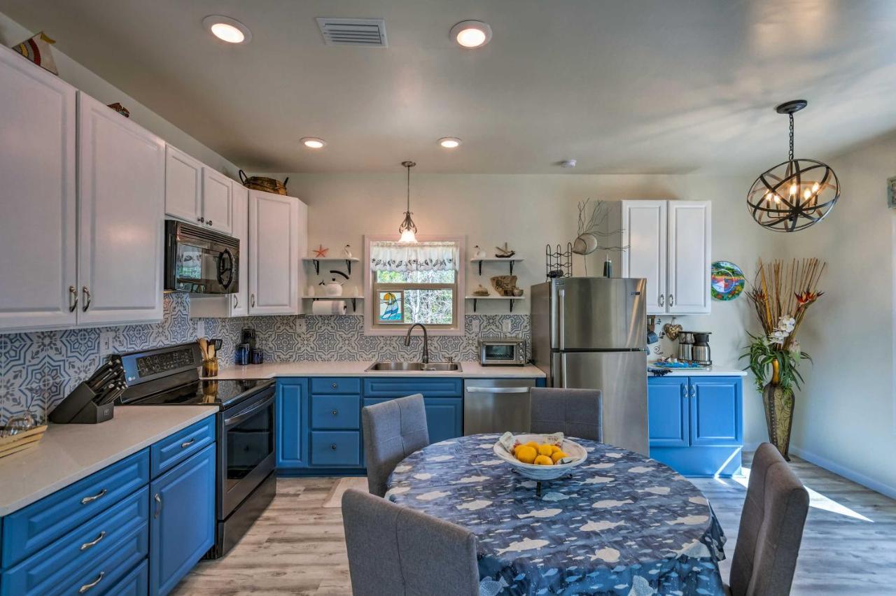 East Bay Vacation Rental With Dock! 纳瓦拉 外观 照片