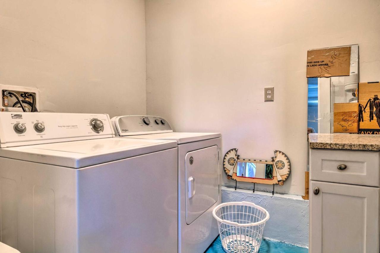 East Bay Vacation Rental With Dock! 纳瓦拉 外观 照片