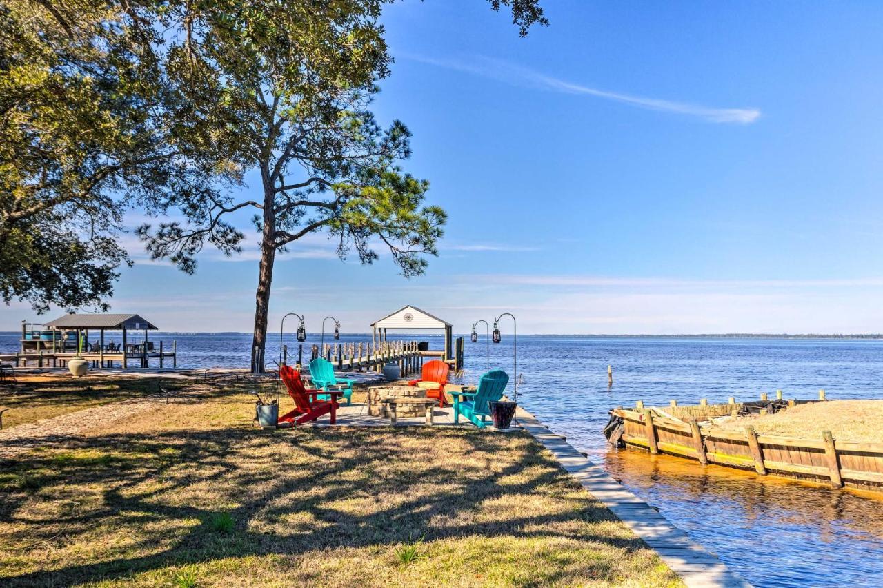 East Bay Vacation Rental With Dock! 纳瓦拉 外观 照片